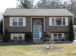 110 Iroquois Rd, Narragansett, RI 02882