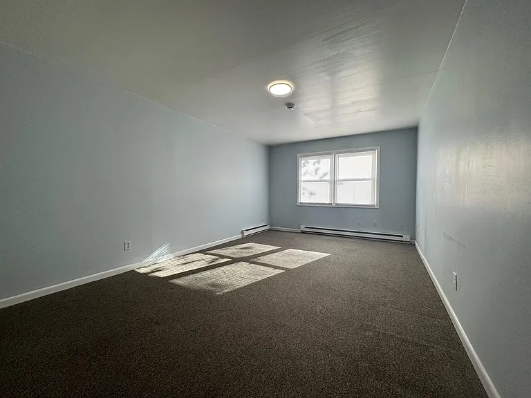 560 Main St #O3G — Photo 2