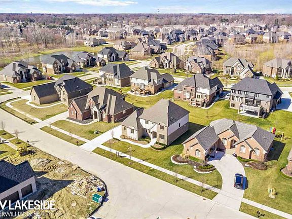 4th image of 55737 Lochmoor Dr #177
