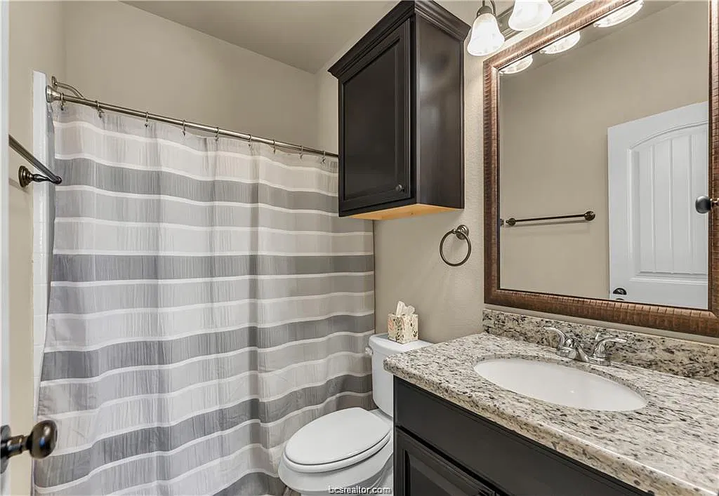 4 bed, 1853 sqft, $2,800 — Photo 2