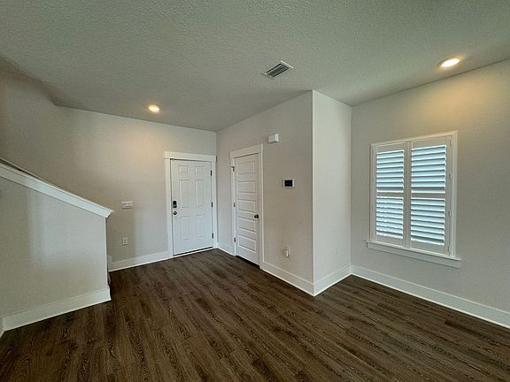 2nd image of 5850 Danbury Blvd