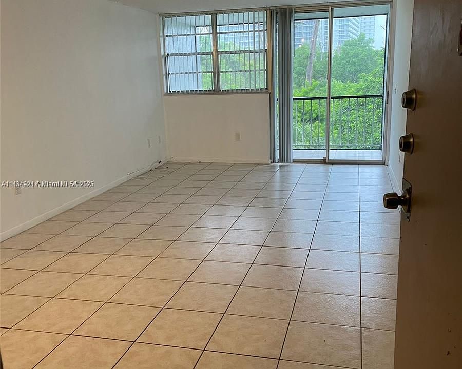 1st image of 16518 NE 26th Ave APT 402
