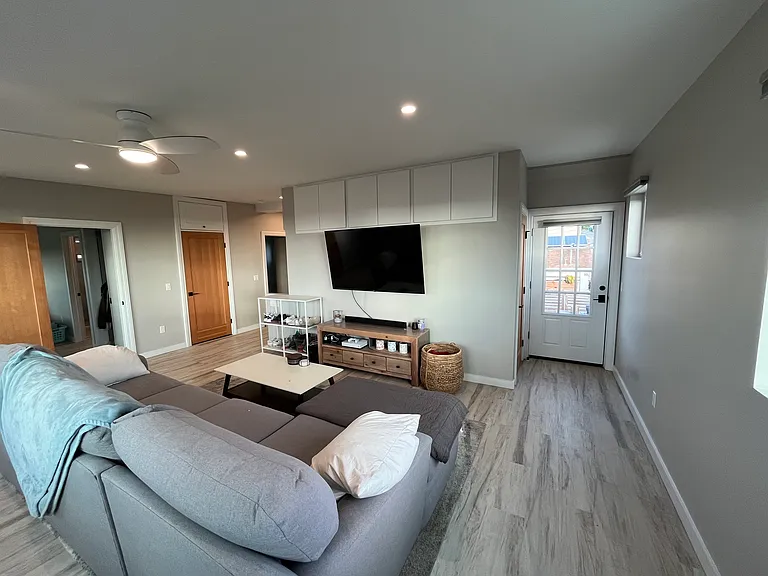 4649 Santa Monica Ave — Photo 8