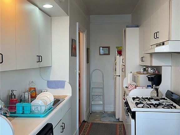 5th image of 3505 72nd St #5
