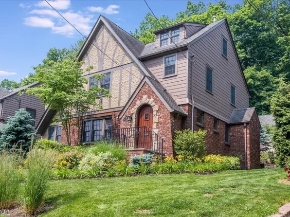 21 Hillview Ter, Glen Rock Boro, NJ 07452