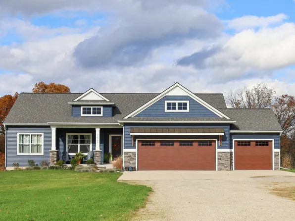 12844 Den Houter Valley Dr, Lowell, MI 49331