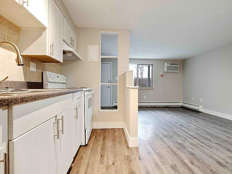 South Washington St Apts — Photo 4
