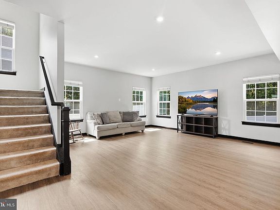 5th image of 567 Rushbrook Rd