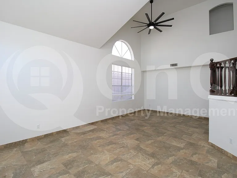 137 W Leah Ct — Photo 9