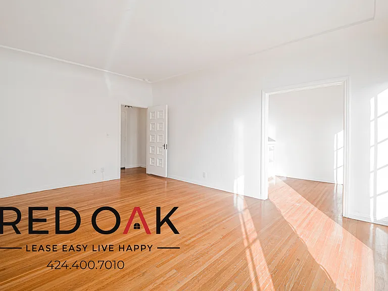180 S Sycamore Ave #104 — Photo 2