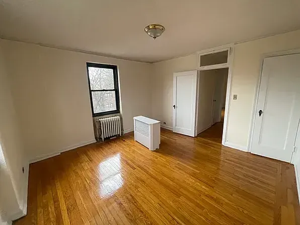 2728 Henry Hudson Parkway image 3 of 7