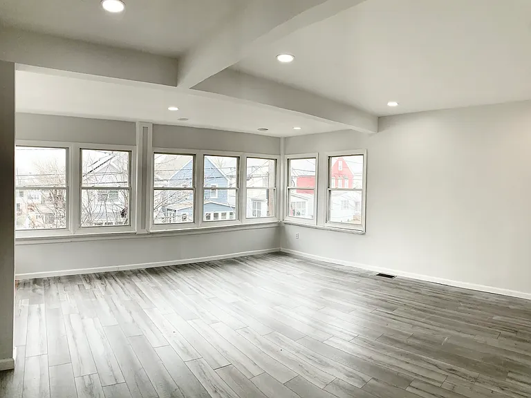 100 Dewey St #2 — Photo 2