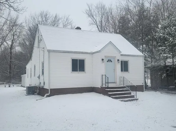 1424 Carson Salt Spgs, Warren, OH 44481