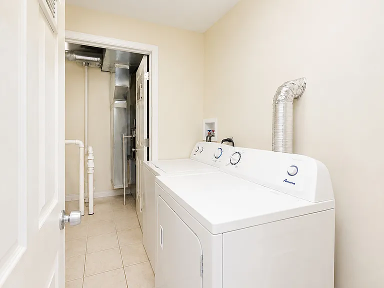 2415 W 24th St #3 — Photo 7