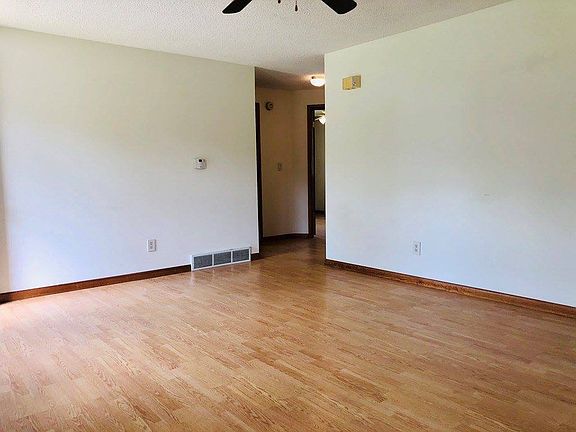 3rd image of 2167 Cloverdale Dr