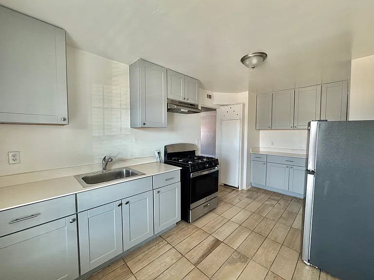 2038 NW 25th St #10 — Photo 10