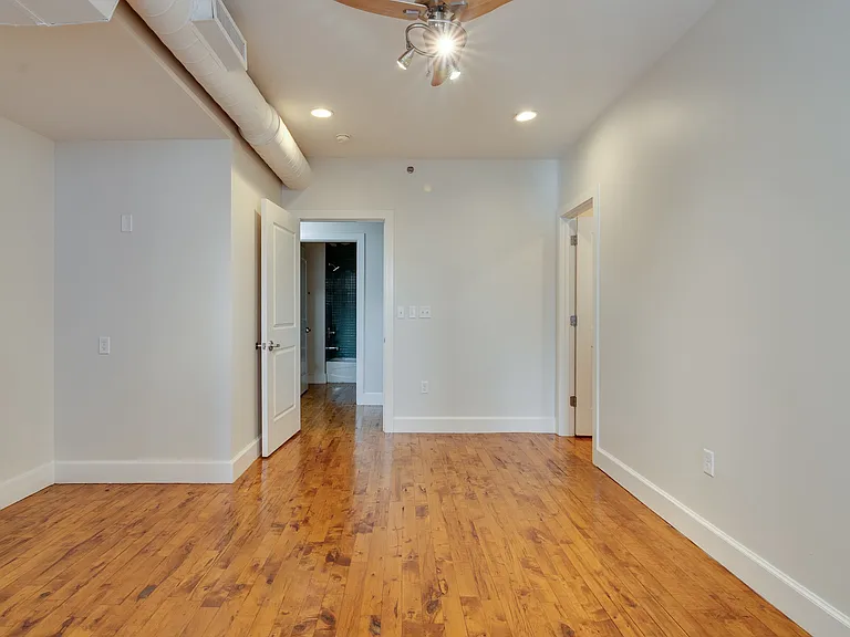 123 S Court Ave — Photo 10