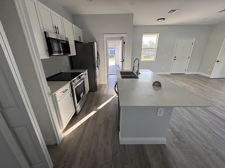 1940 Alan St — Photo 6