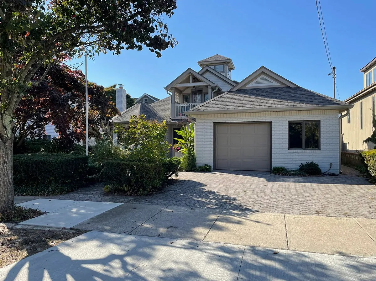 Building Photo - Lynbrook Ave