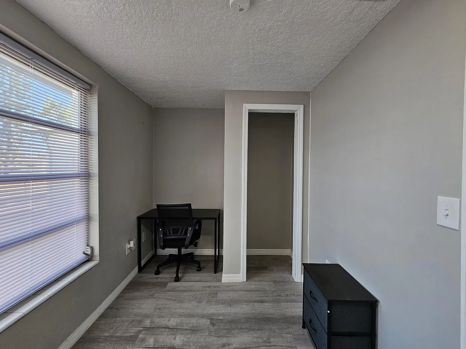4 bed, 2.0 bath, 1100 sqft, $737 — Photo 2