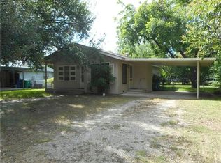 1103 Kent St, Taylor, TX 76574