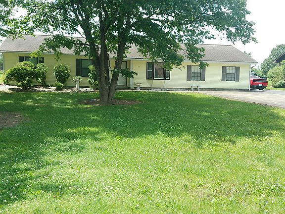 3rd image of 225 Wilton Cir