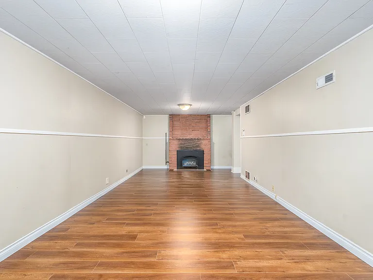 5228 N Greenwood Blvd — Photo 7