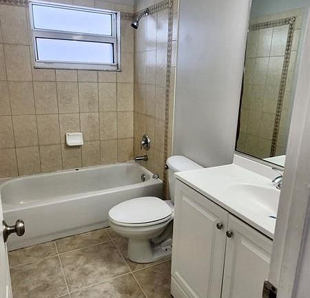 5th image of 218 7th St #12