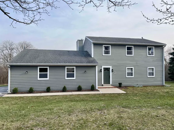 N47W27044 Greenhill Dr, Pewaukee, WI 53072