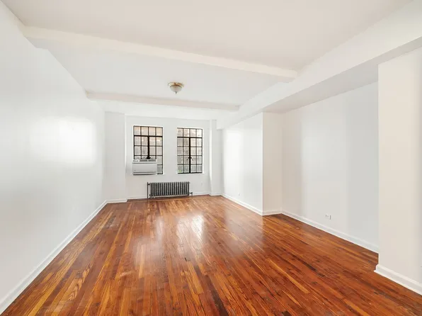 320 East 42nd Street image 1 of 2