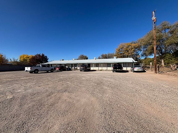 2nd image of 1345-1351 NE Los Lentes Rd