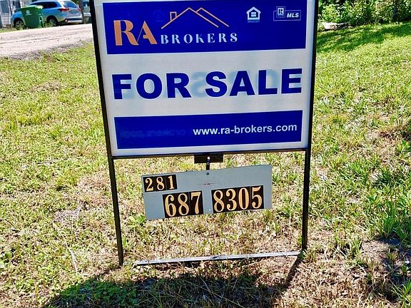 2nd image of 3415 Hewrick St Lot 12