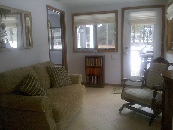 4th image of 36 Stephanie Ln
