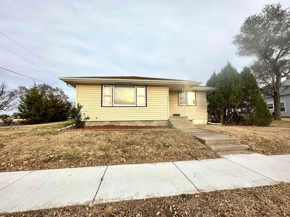714 Cathedral Ave, Victoria, KS 67671