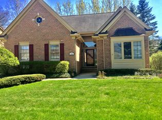 1083 Sugar Creek Dr, Rochester Hills, MI 48307