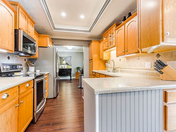 5th image of 3000 Tamarak Dr