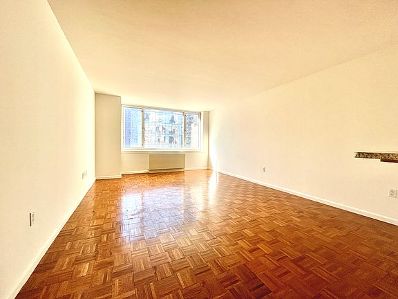 3rd image of 350 W 43rd St APT 20D