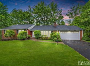 1660 Valley View Rd, Martinsville, NJ 08836