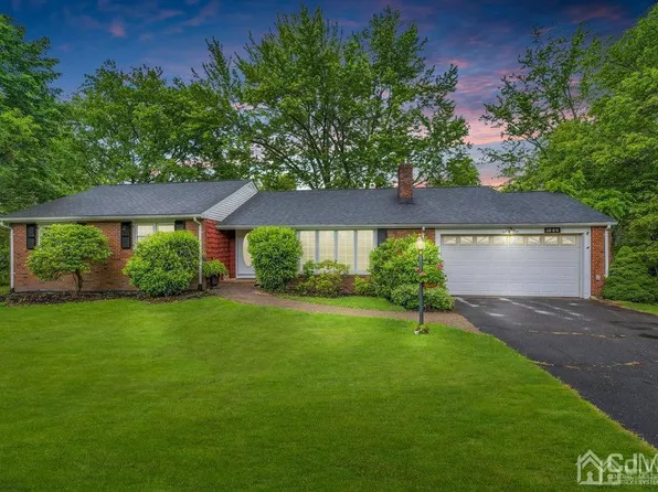 1660 Valley View Rd, Martinsville, NJ 08836