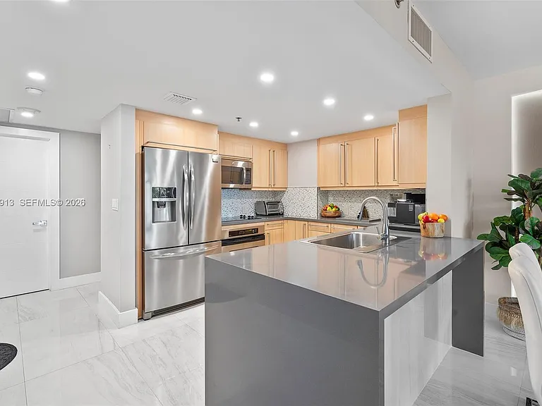 226 Ocean Dr #3C — Photo 12