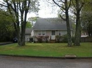 1131 Hyman Ave, Bay Shore, NY 11706