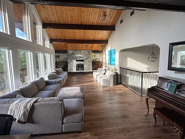 4 bed, 4020 sqft, $5,150 — Photo 3