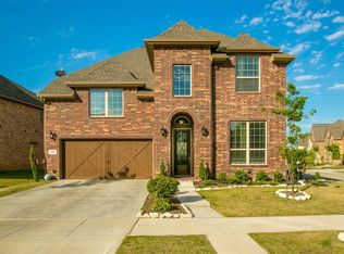 900 Red Maple Rd, Euless, TX 76039