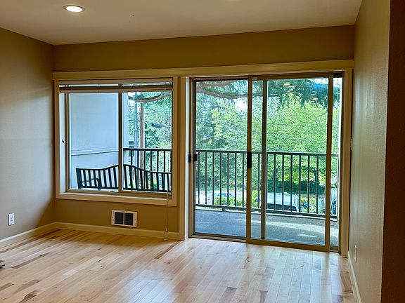 4th image of 130 105th Ave SE Unit B-102