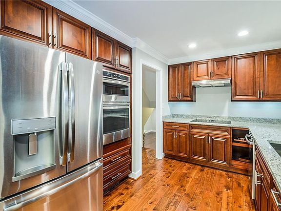 3rd image of 8325 Trout Ln