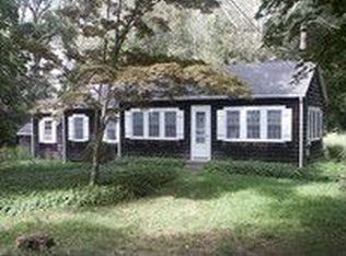 11 Hyatt Rd, Falmouth, MA 02543