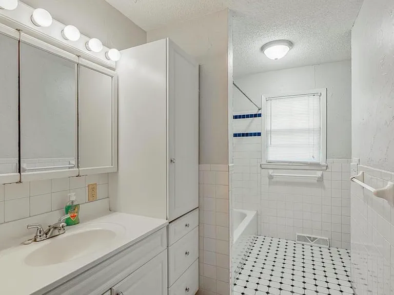 5246 N Crestwood Dr — Photo 8