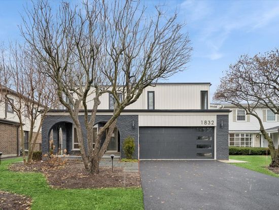 1832 Eastwood Ave, Highland Park, IL 60035