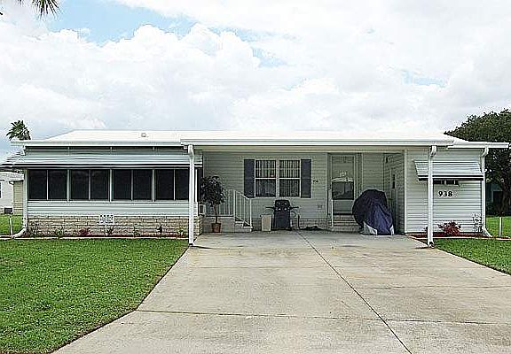 2nd image of 938 E Palm Valley Dr