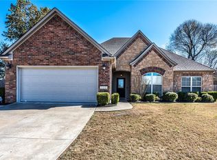 2456 N Southwick Dr, Fayetteville, AR 72704